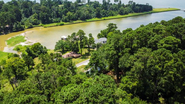 480 Caney Creek Drive, Livingston, TX 77351