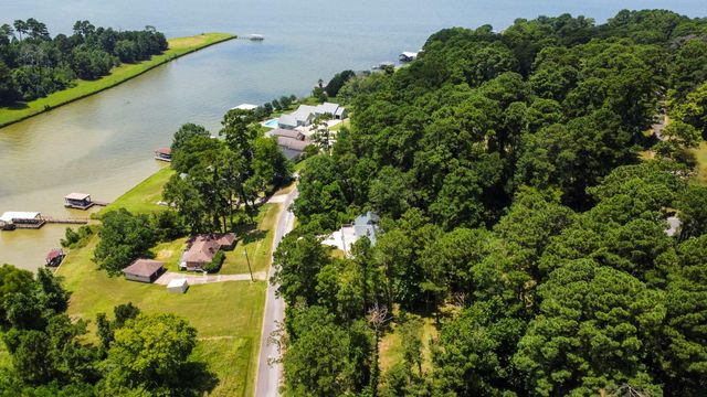 480 Caney Creek Drive, Livingston, TX 77351