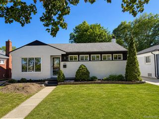 20020 Shady Lane Avenue, St. Clair Shores, MI 48080