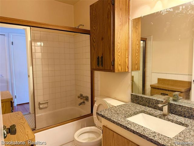 8401 18 Mile Road 196, Sterling Heights, MI 48313