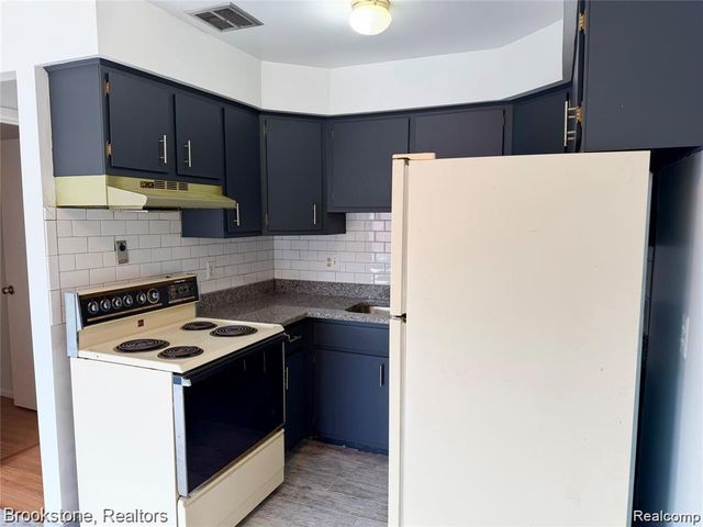 8401 18 Mile Road 196, Sterling Heights, MI 48313