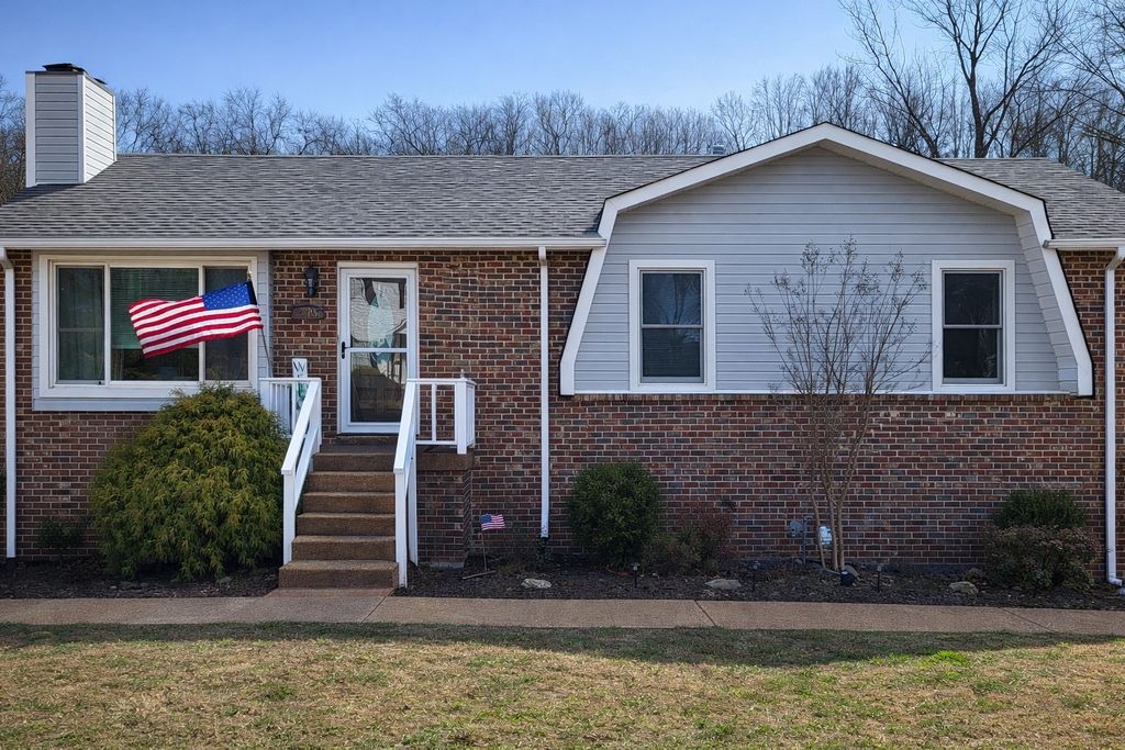 5205 Lana Renee Ct, Hermitage, TN 37076