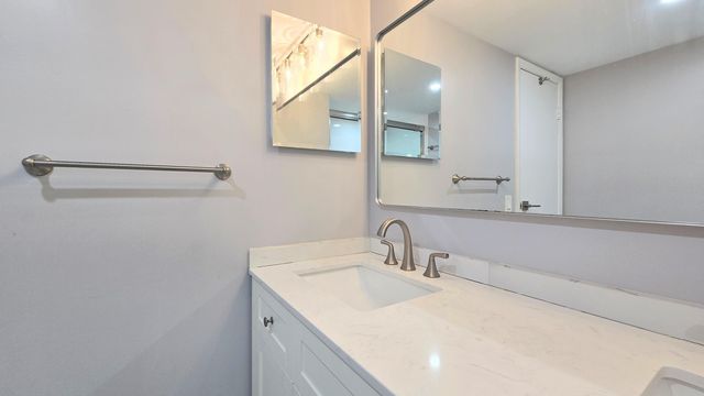 3100 W ROLLING HILLS Circle 609, Davie, FL 33328