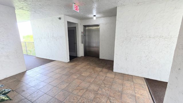 3100 W ROLLING HILLS Circle 609, Davie, FL 33328