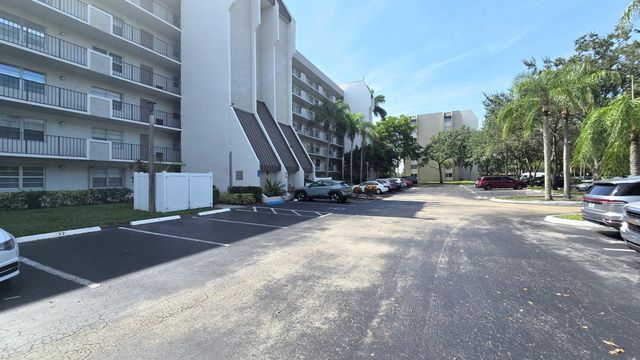 3100 W ROLLING HILLS Circle 609, Davie, FL 33328