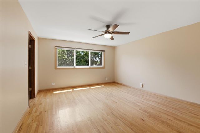 160 Fairfield Way, Bloomingdale, IL 60108