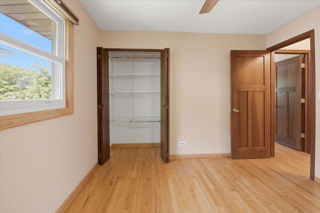 160 Fairfield Way, Bloomingdale, IL 60108