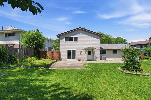 160 Fairfield Way, Bloomingdale, IL 60108