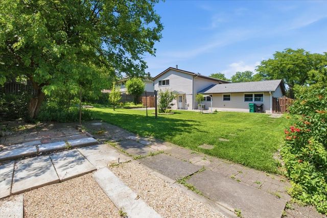 160 Fairfield Way, Bloomingdale, IL 60108