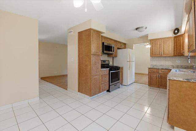 160 Fairfield Way, Bloomingdale, IL 60108