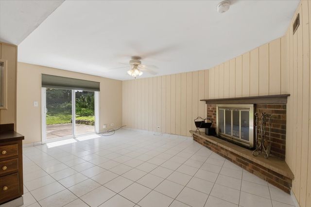 160 Fairfield Way, Bloomingdale, IL 60108