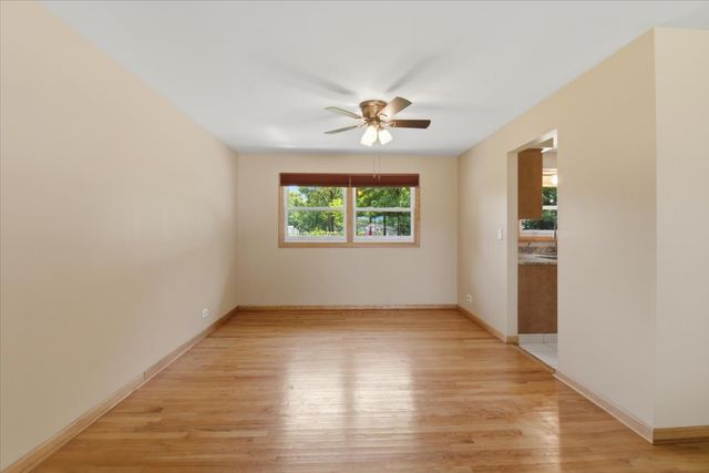 160 Fairfield Way, Bloomingdale, IL 60108
