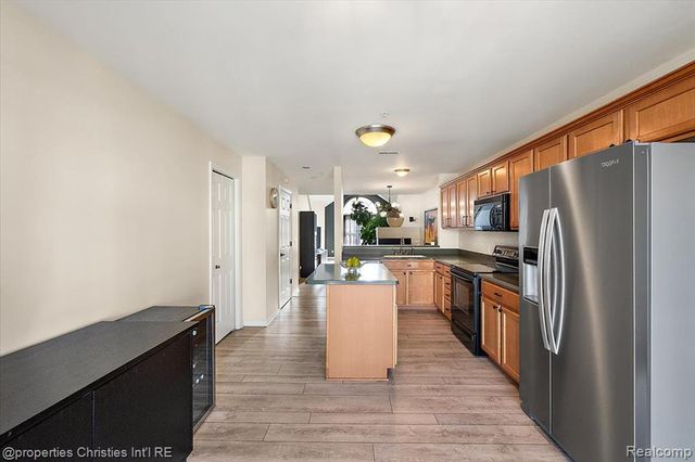 1466 Ashford Court, Troy, MI 48084
