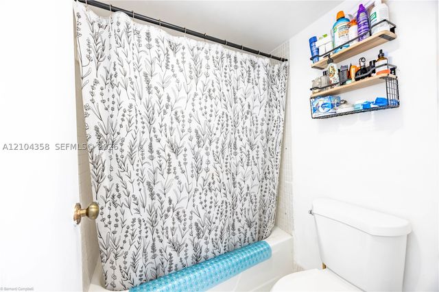 6061 N Falls Cir Dr 407, Lauderhill, FL 33319