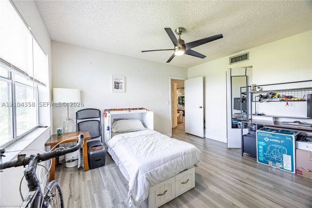 6061 N Falls Cir Dr 407, Lauderhill, FL 33319