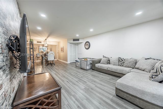 6061 N Falls Cir Dr 407, Lauderhill, FL 33319