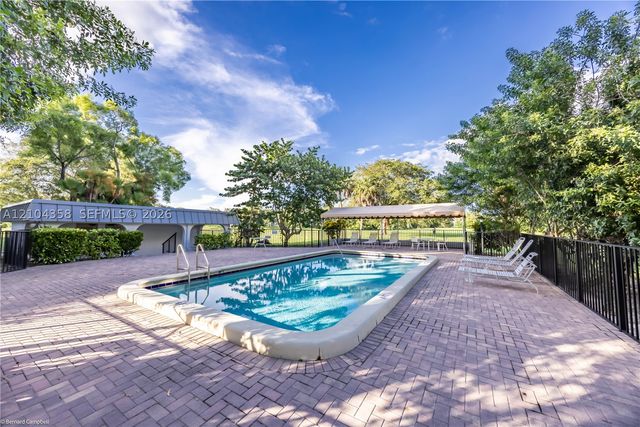 6061 N Falls Cir Dr 407, Lauderhill, FL 33319