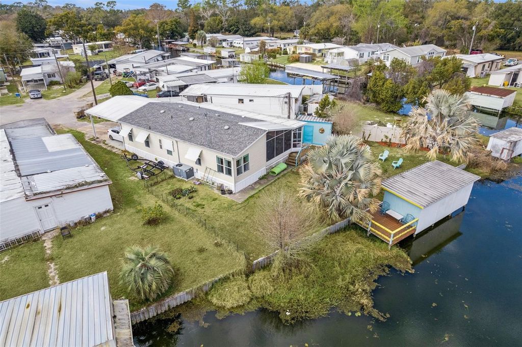 Image 18 of property listing at 26142 ROSE LANE, Astatula, FL 34705