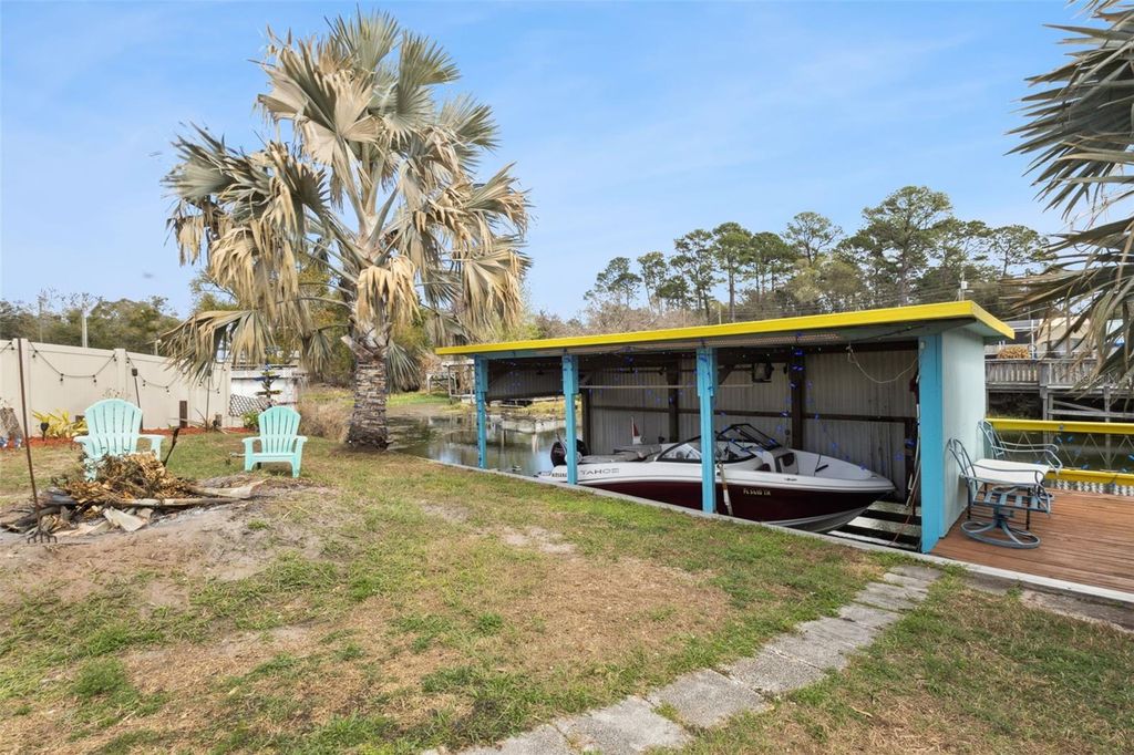 Image 19 of property listing at 26142 ROSE LANE, Astatula, FL 34705