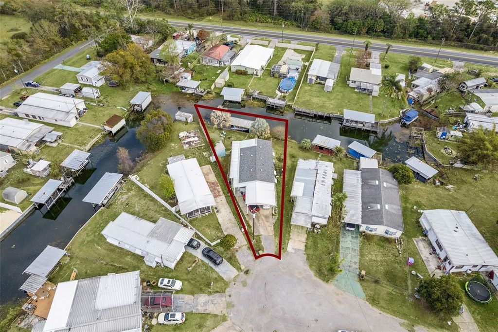 Image 26 of property listing at 26142 ROSE LANE, Astatula, FL 34705