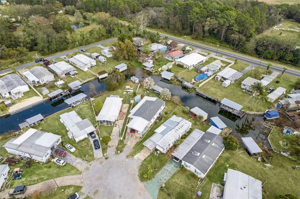 Image 27 of property listing at 26142 ROSE LANE, Astatula, FL 34705