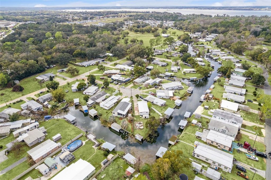 Image 31 of property listing at 26142 ROSE LANE, Astatula, FL 34705