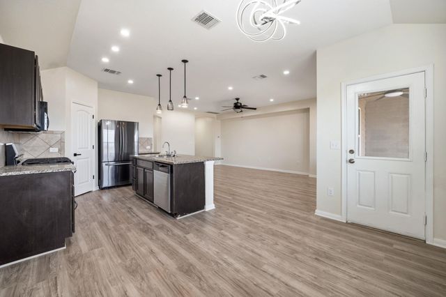 197 Voss, Kyle, TX 78640