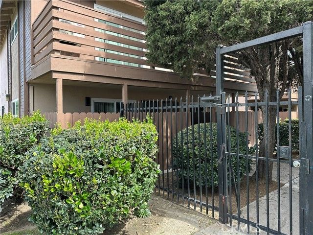 440 W Orangewood C, Anaheim, CA 92802