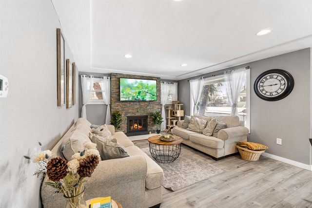 942 E BALDWIN Ave, Spokane, WA 99207