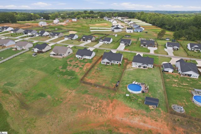 246 R C Thompson Road, Chesnee, SC 29323