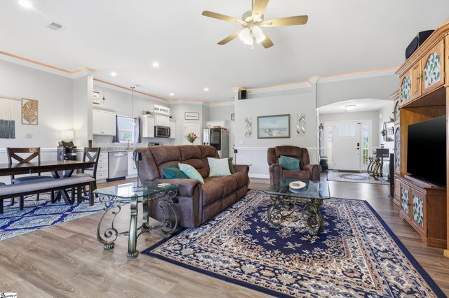 246 R C Thompson Road, Chesnee, SC 29323