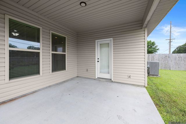 10025 Ole Millstead Ct, Baton Rouge, LA 70816