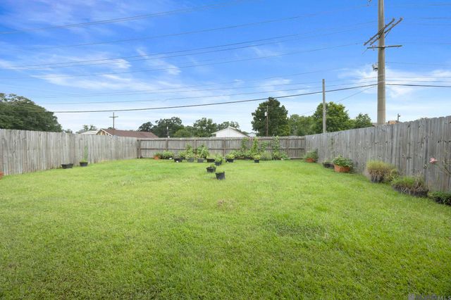 10025 Ole Millstead Ct, Baton Rouge, LA 70816