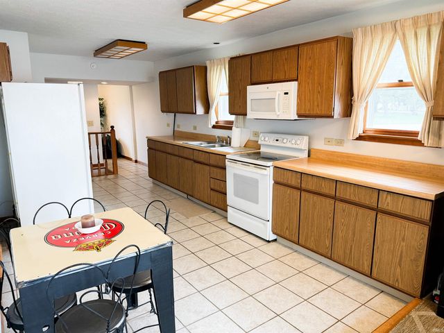 1622 Bessmore Park Road, Rochester, IN 46975