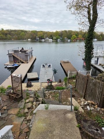 330 Lakeside Ave, Hopatcong Boro, NJ 07821