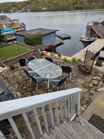 330 Lakeside Ave, Hopatcong Boro, NJ 07821
