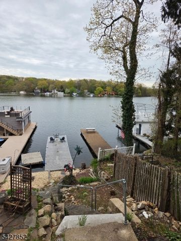 330 Lakeside Ave, Hopatcong Boro, NJ 07821