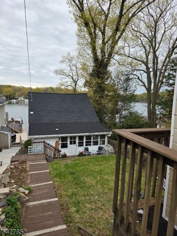 330 Lakeside Ave, Hopatcong Boro, NJ 07821