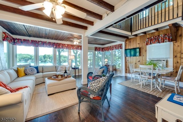 330 Lakeside Ave, Hopatcong Boro, NJ 07821