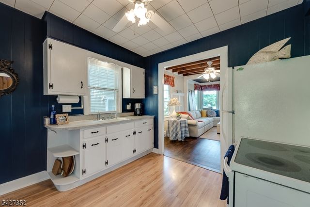 330 Lakeside Ave, Hopatcong Boro, NJ 07821