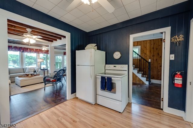 330 Lakeside Ave, Hopatcong Boro, NJ 07821