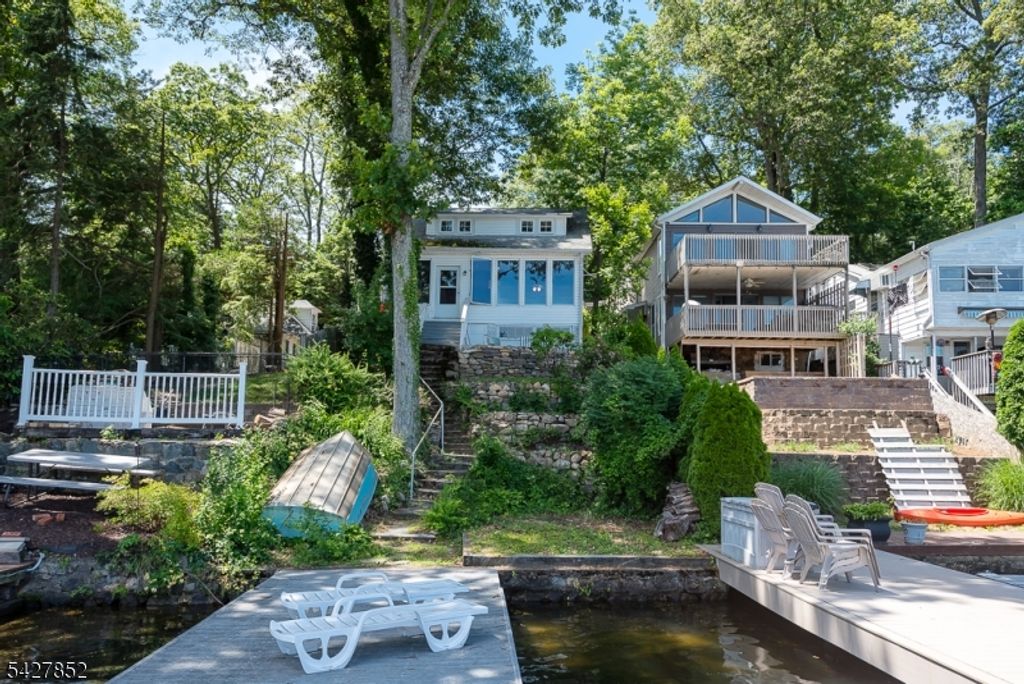 330 Lakeside Ave, Hopatcong Boro, NJ 07821