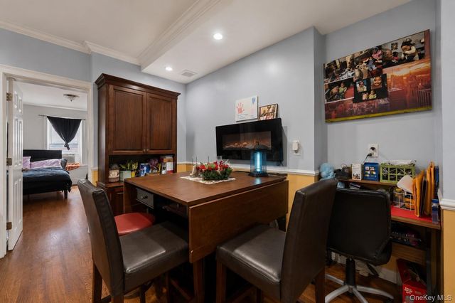 960 E 221st Street, Bronx, NY 10469