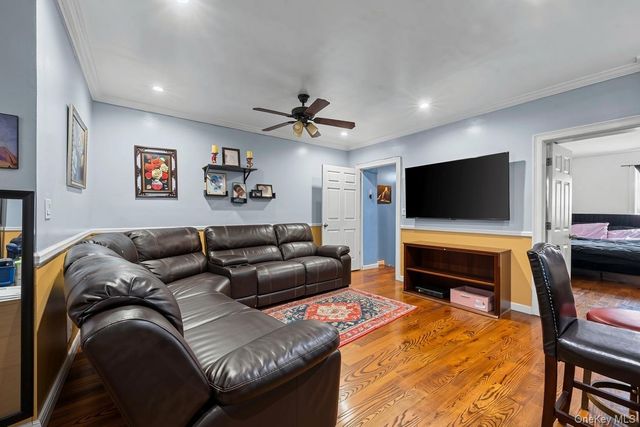 960 E 221st Street, Bronx, NY 10469
