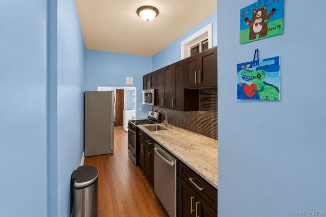 960 E 221st Street, Bronx, NY 10469