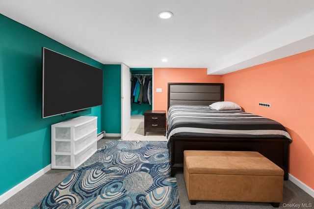 960 E 221st Street, Bronx, NY 10469