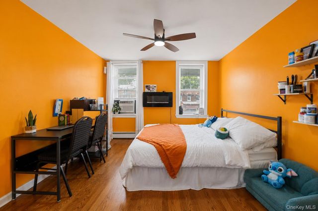 960 E 221st Street, Bronx, NY 10469