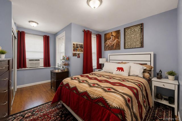 960 E 221st Street, Bronx, NY 10469