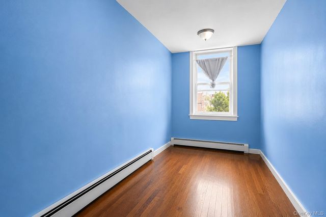 960 E 221st Street, Bronx, NY 10469