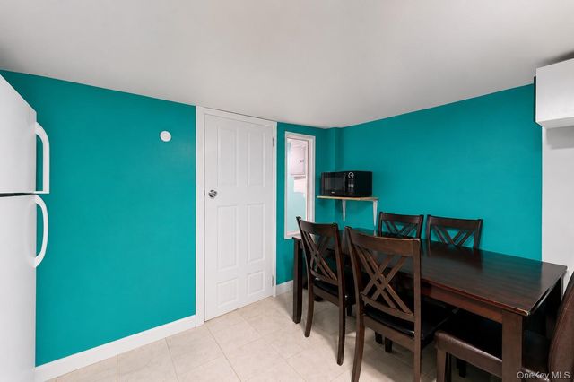 960 E 221st Street, Bronx, NY 10469